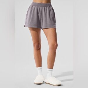 ALO Yoga Washed Low Key Sweat Short - Cool Grey Wash
